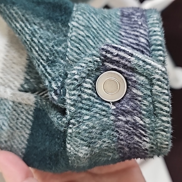 Vine and Live Fleece Top - Picture 4 of 6